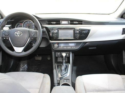 Used 2015 Toyota Corolla LE image 12