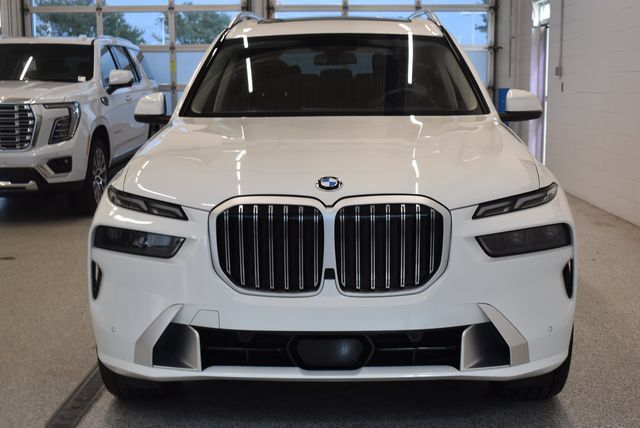Used 2026 BMW X7 xDrive40i AWD/4WD image 3