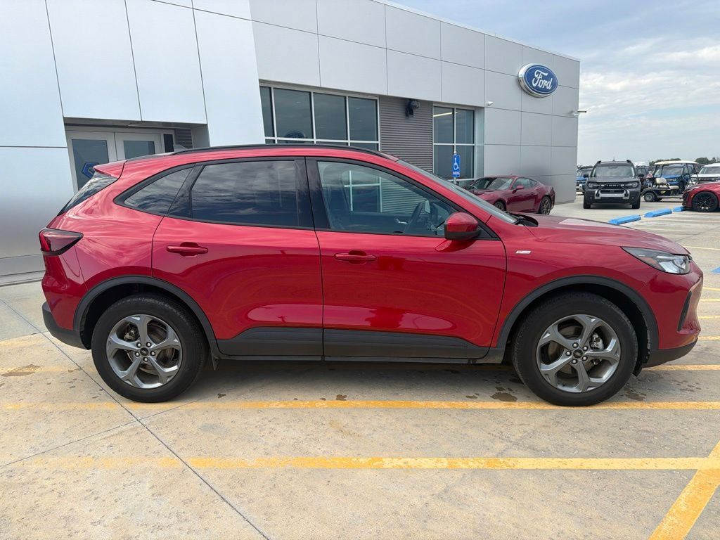 Used 2025 Ford Escape ST-Line Select AWD/4WD image 8