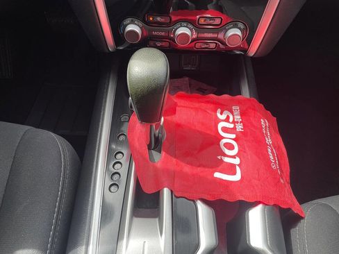 Used 2020 Nissan Pathfinder SV image 11