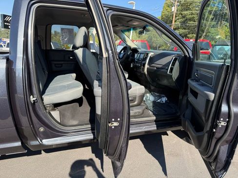 Used 2018 RAM 1500 Classic SLT image 24