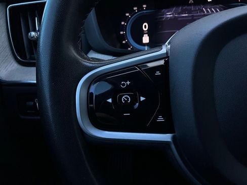 Used 2022 Volvo XC60 B5 Inscription w/ Advanced Package image 37