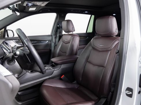 Used 2022 Cadillac XT6 Premium Luxury w/ Technology Package image 16