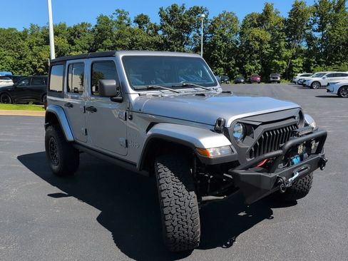 Used 2019 Jeep Wrangler Unlimited Sahara AWD/4WD image 7
