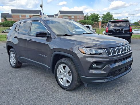 Used 2022 Jeep Compass Latitude w/ Convenience Group AWD/4WD image 1