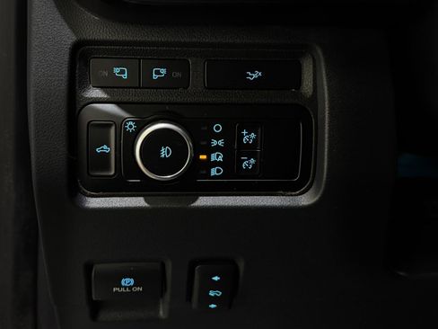 Used 2023 Ford F350 Lariat w/ Lariat Ultimate Package AWD/4WD image 7