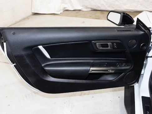 Used 2021 Ford Mustang Shelby GT500 w/ Carbon Fiber Track Pack image 24