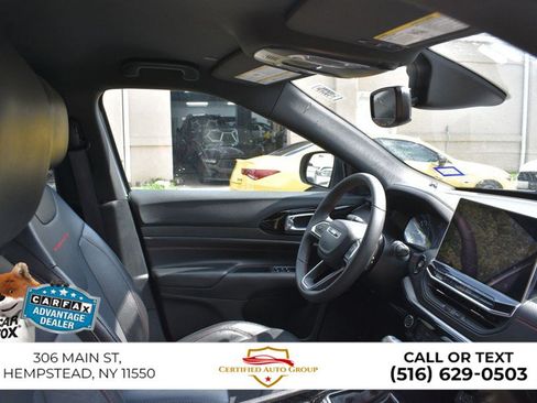Used 2025 Jeep Compass Trailhawk AWD/4WD image 21