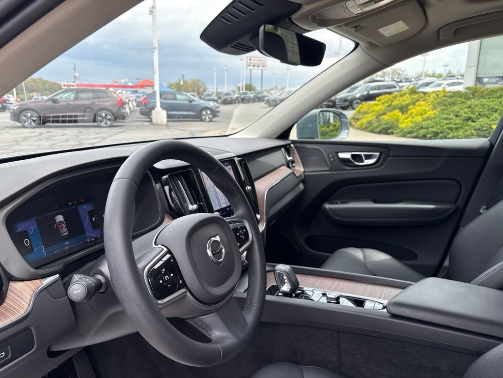 Certified 2023 Volvo XC60 B5 Plus AWD/4WD image 18