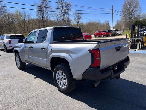 Used 2024 Toyota Tacoma SR image 7