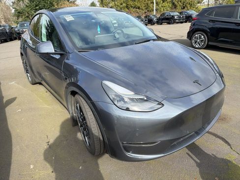 Used 2022 Tesla Model Y Performance image 4