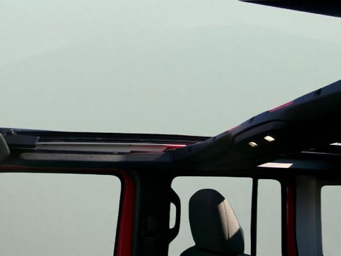 Used 2025 Jeep Wrangler Sahara w/ Safety Group image 17