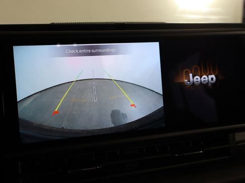 Used 2025 Jeep Wrangler Unlimited Sport AWD/4WD image 39