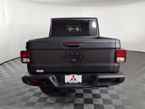 Used 2024 Jeep Gladiator Sport image 6