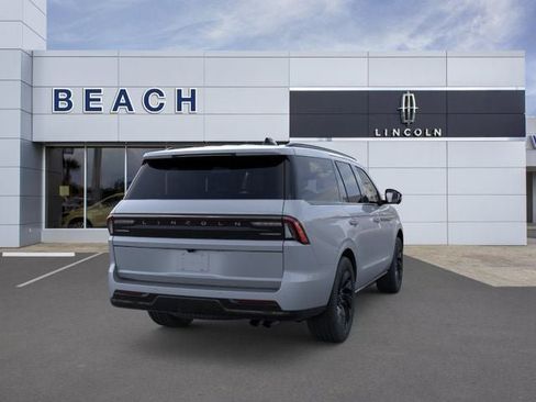 New 2025 Lincoln Navigator Reserve w/ Jet Appearance Package AWD/4WD image 8