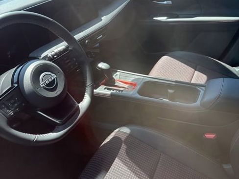 Used 2025 Nissan Kicks SR FWD image 4