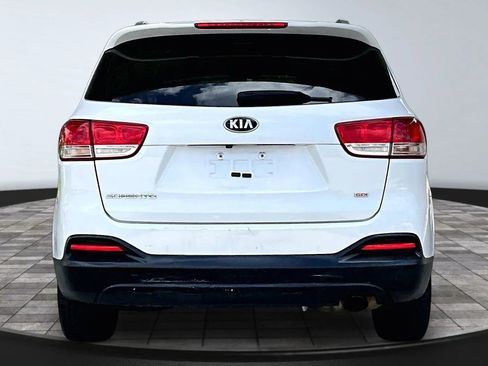 Used 2017 Kia Sorento AWD image 5