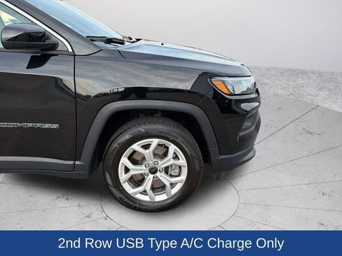 Used 2025 Jeep Compass Latitude w/ Sun & Sound Group AWD/4WD image 33