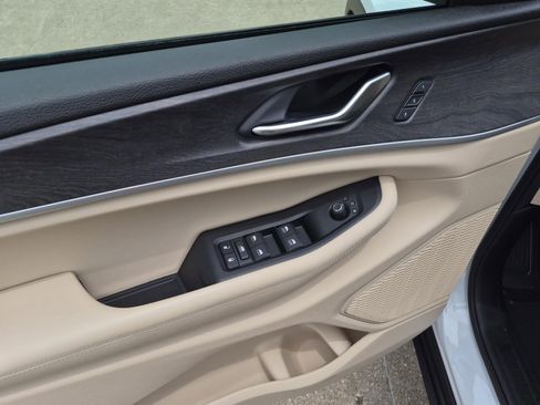 Used 2025 Jeep Grand Cherokee L Limited AWD/4WD image 14