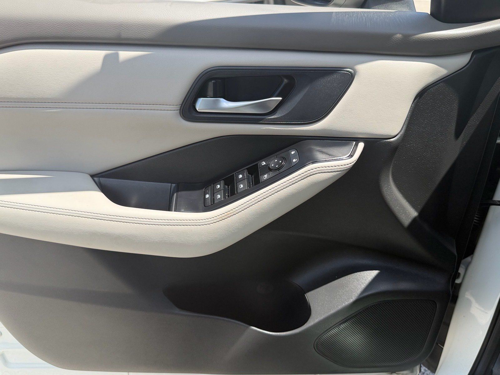 Certified 2023 Nissan Rogue SV w/ SV Premium B Package FWD image 33