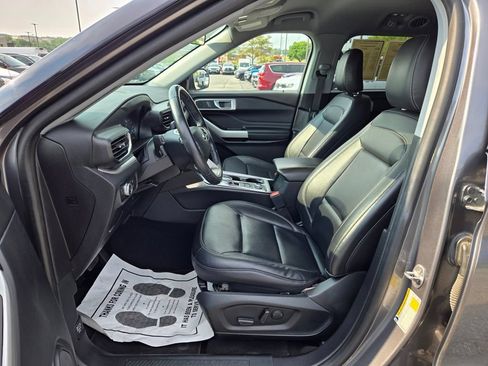 Used 2021 Ford Explorer XLT w/ Equipment Group 202A AWD/4WD image 14