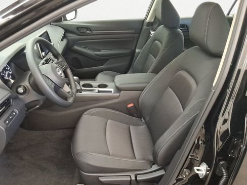 Used 2025 Nissan Altima 2.5 S FWD image 10