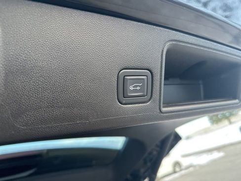 Used 2024 GMC Terrain SLT image 55