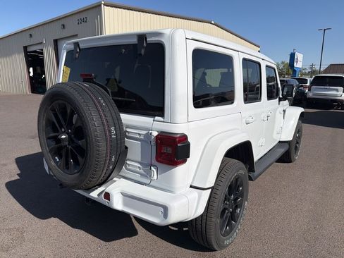 Used 2021 Jeep Wrangler Unlimited Sahara AWD/4WD image 3
