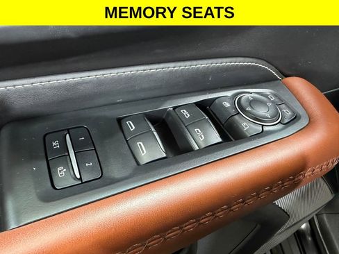 Used 2023 GMC Yukon XL Denali Ultimate AWD/4WD image 11