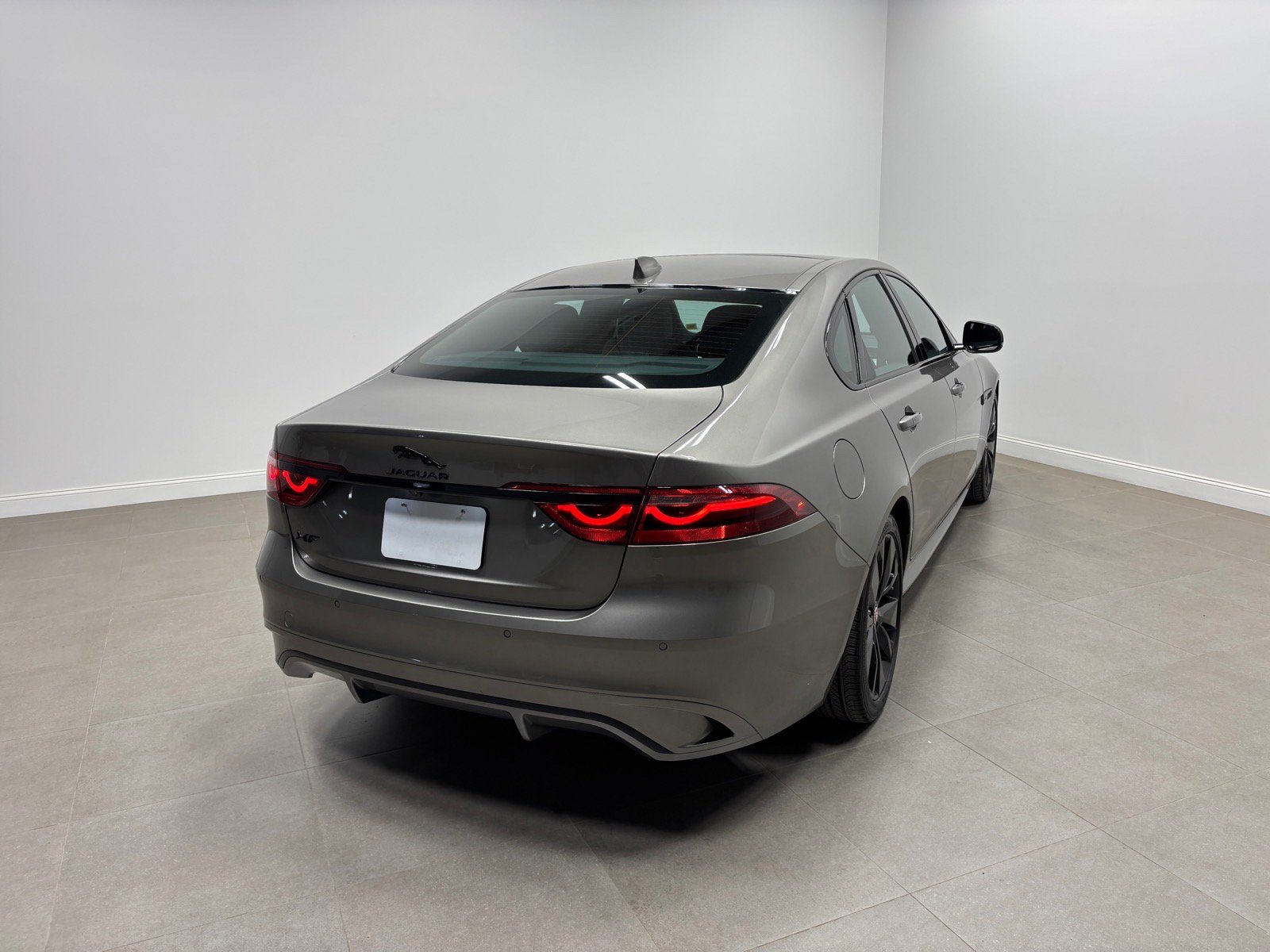 Used 2023 Jaguar XF R-Dynamic SE AWD/4WD image 7