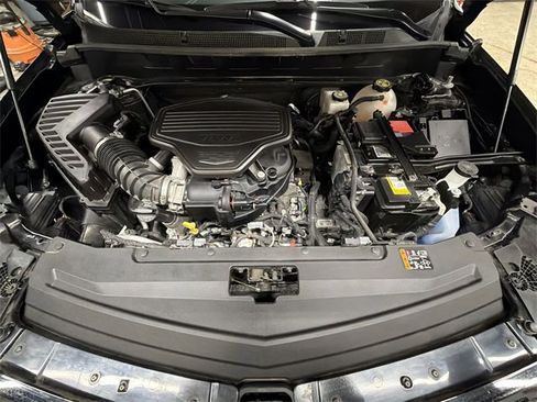 Certified 2024 Cadillac XT6 Sport w/ LPO, Red Accent Package image 32