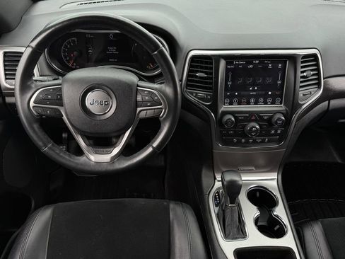 Used 2018 Jeep Grand Cherokee Altitude RWD image 11