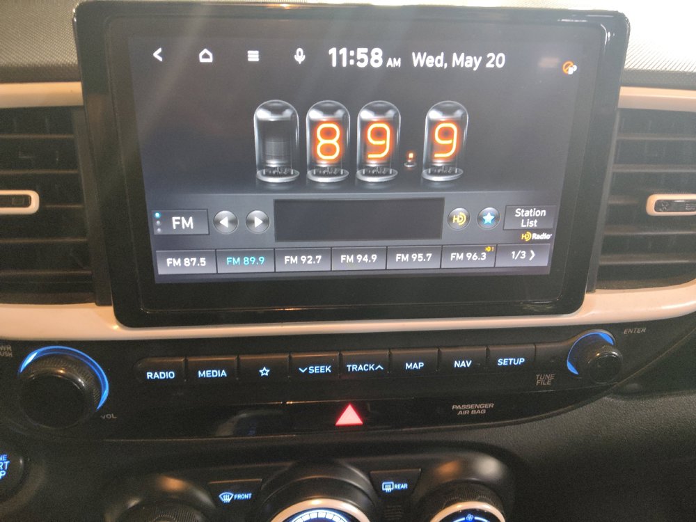 Used 2022 Hyundai Venue Limited FWD image 25