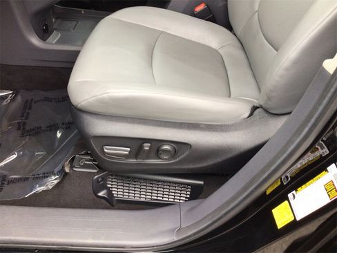 Used 2024 Toyota Sienna XLE image 19