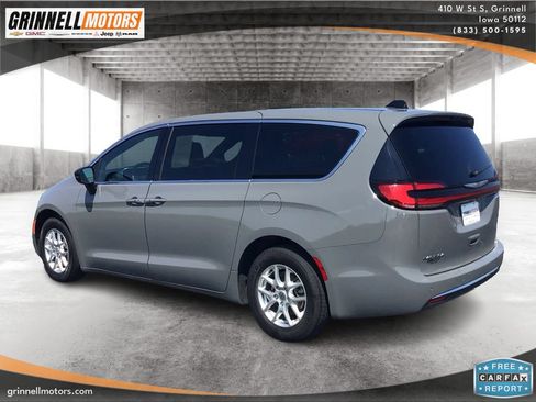 Used 2025 Chrysler Pacifica Select FWD image 7
