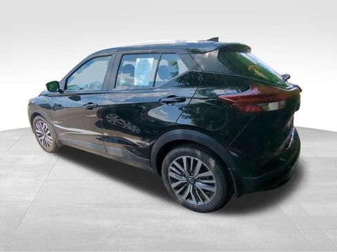 Used 2022 Nissan Kicks SV FWD image 4