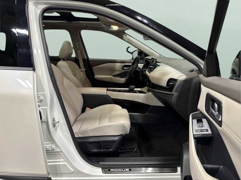 Used 2023 Nissan Rogue SL w/ SL Premium Package image 30