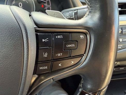 Used 2020 Lexus ES 300h w/ Premium Package image 22