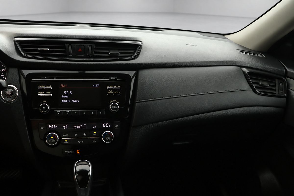 Used 2017 Nissan Rogue SV FWD image 30
