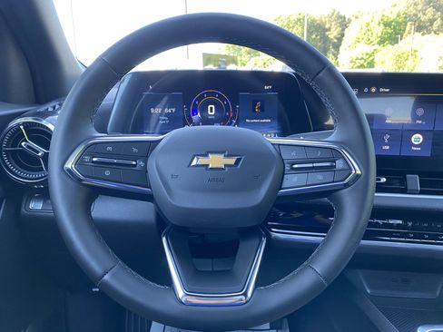 Used 2026 Chevrolet Equinox LT image 18