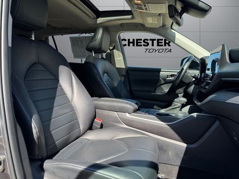 Certified 2024 Toyota Highlander XLE AWD/4WD image 17