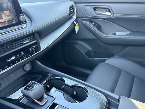 New 2026 Nissan Rogue SV w/ SV Premium Package FWD image 20