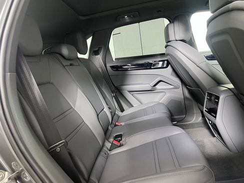 Certified 2023 Porsche Cayenne AWD/4WD image 26