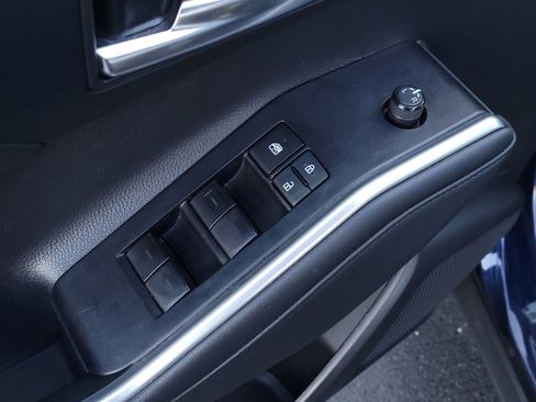 Certified 2023 Toyota Highlander XLE image 10