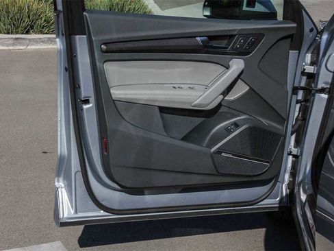 Used 2020 Audi Q5 e Prestige w/ Prestige Package image 20