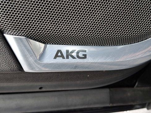 Used 2023 Cadillac Escalade Premium Luxury image 30