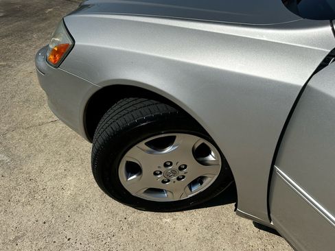 Used 2003 Toyota Avalon XLS image 59