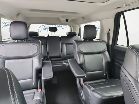 Used 2025 Ford Expedition Max Platinum AWD/4WD image 12