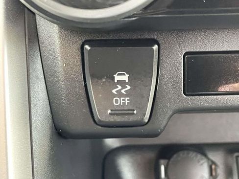 Used 2025 Toyota RAV4 XLE AWD/4WD image 28