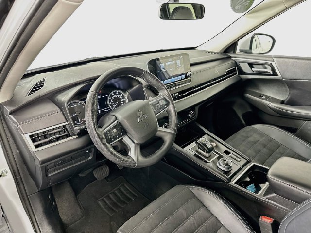 Used 2024 Mitsubishi Outlander SE AWD/4WD image 19